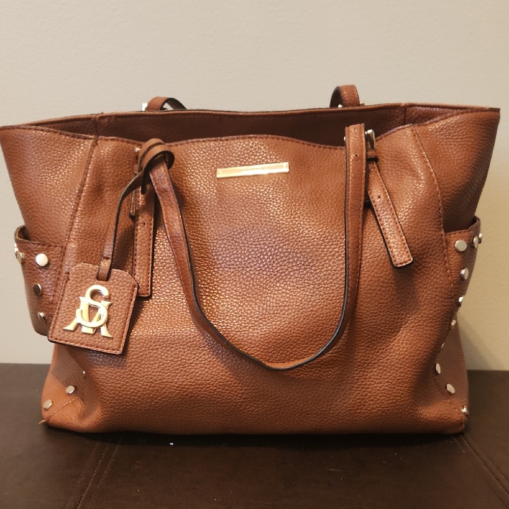 Steve Madden Stylish Brown Tote with Gold Accents